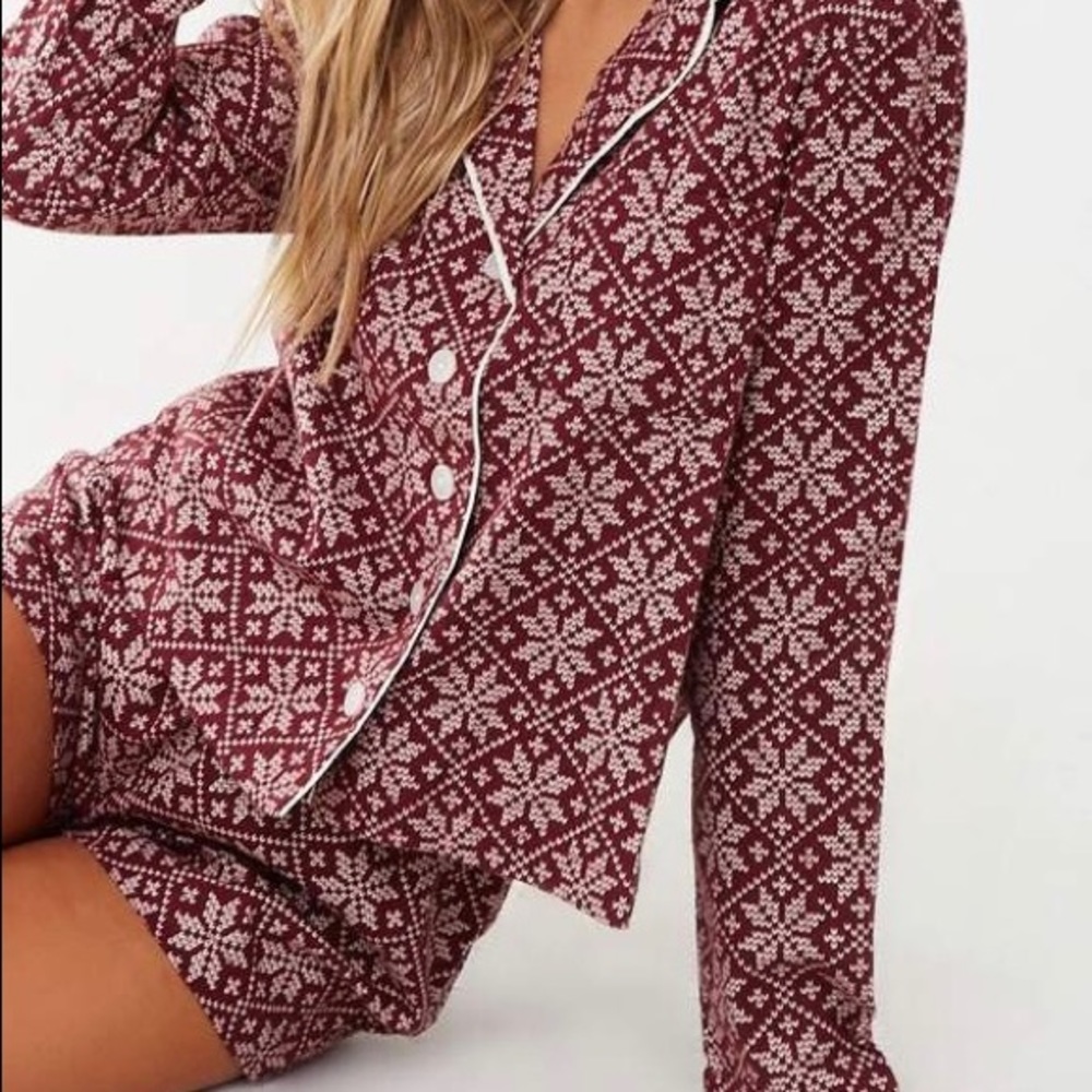 Forever 21 Snowflake Fleece Pajamas Set